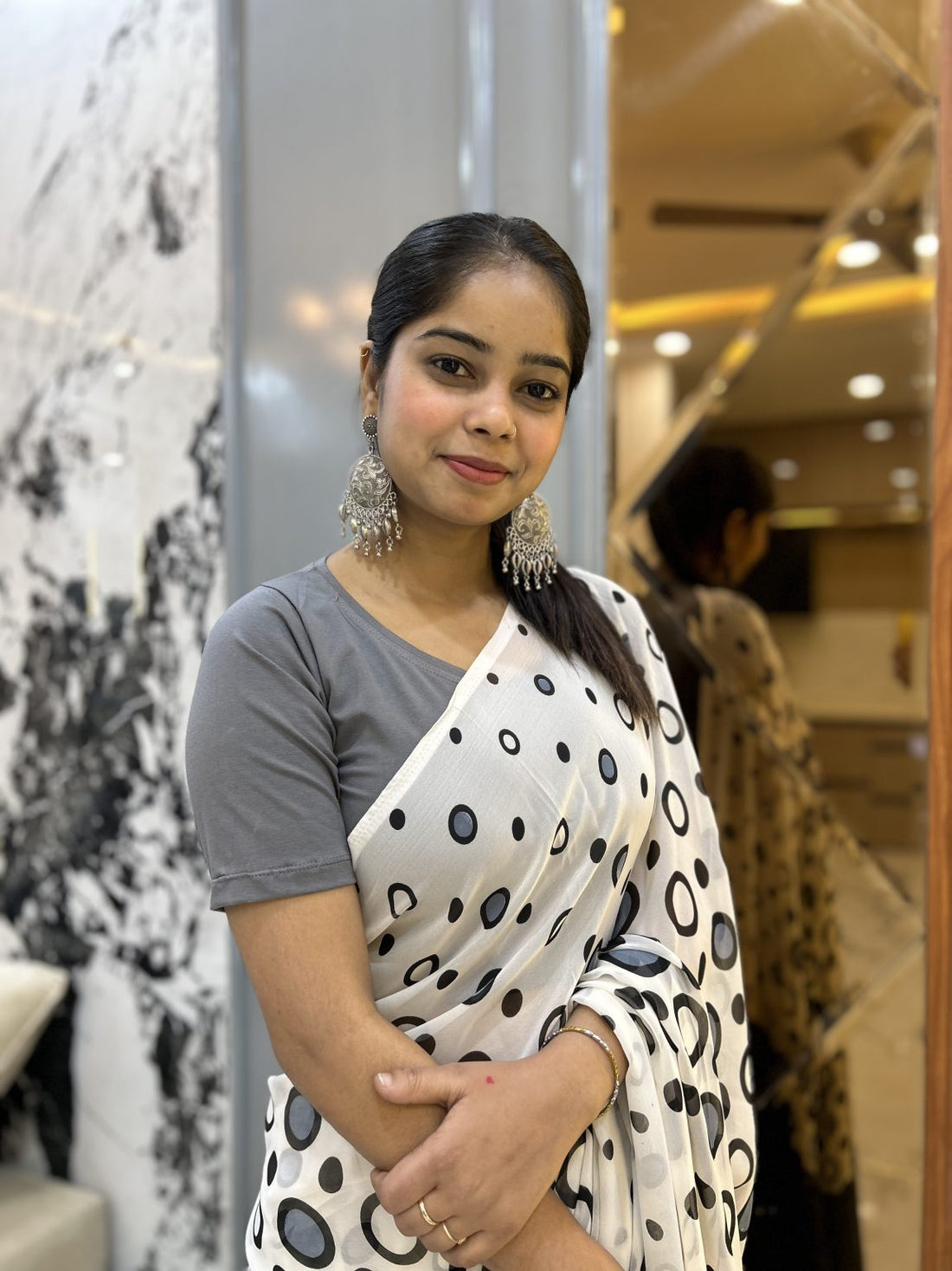 eye print stretchable cotton blouse